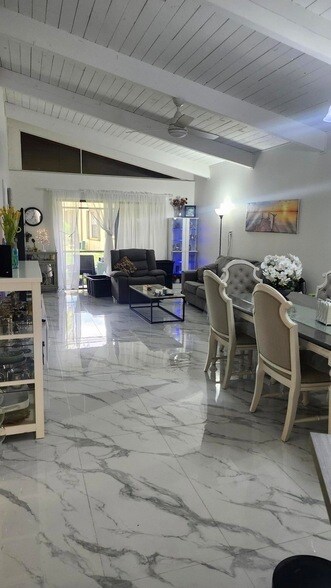 Building Photo - 532 Briarwood Cir