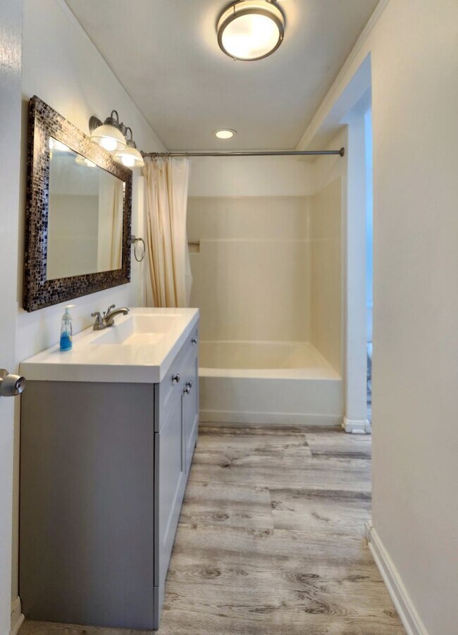 Building Photo - 46 Flint St