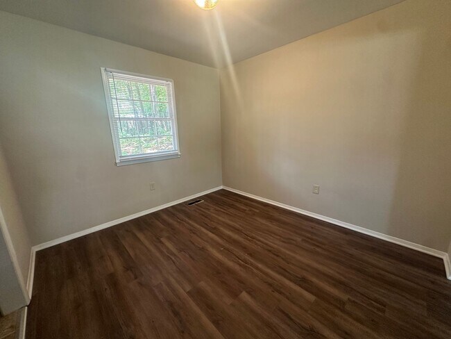 Building Photo - 705 Buena Vista Dr