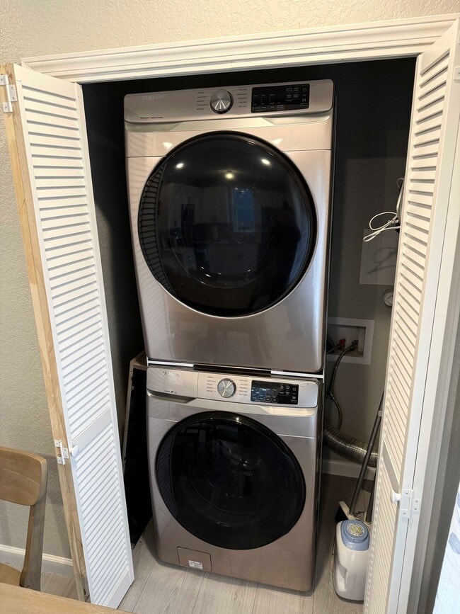 Building Photo - 2819 S Pine St