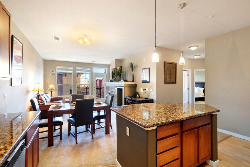 Building Photo - 13490 Via Varra