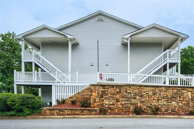 Building Photo - 905 Augusta Dr