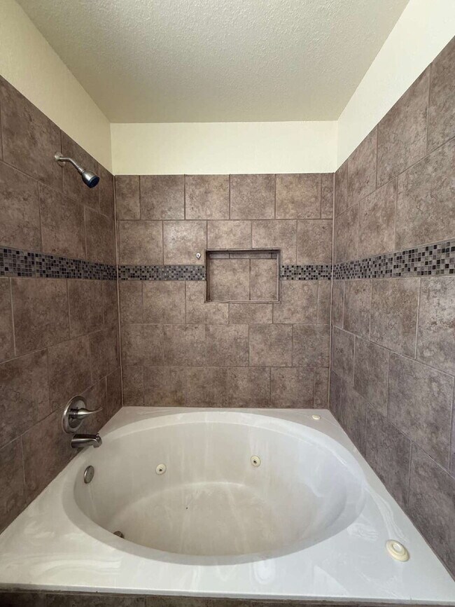 Building Photo - 12000 Ivory Gate Way