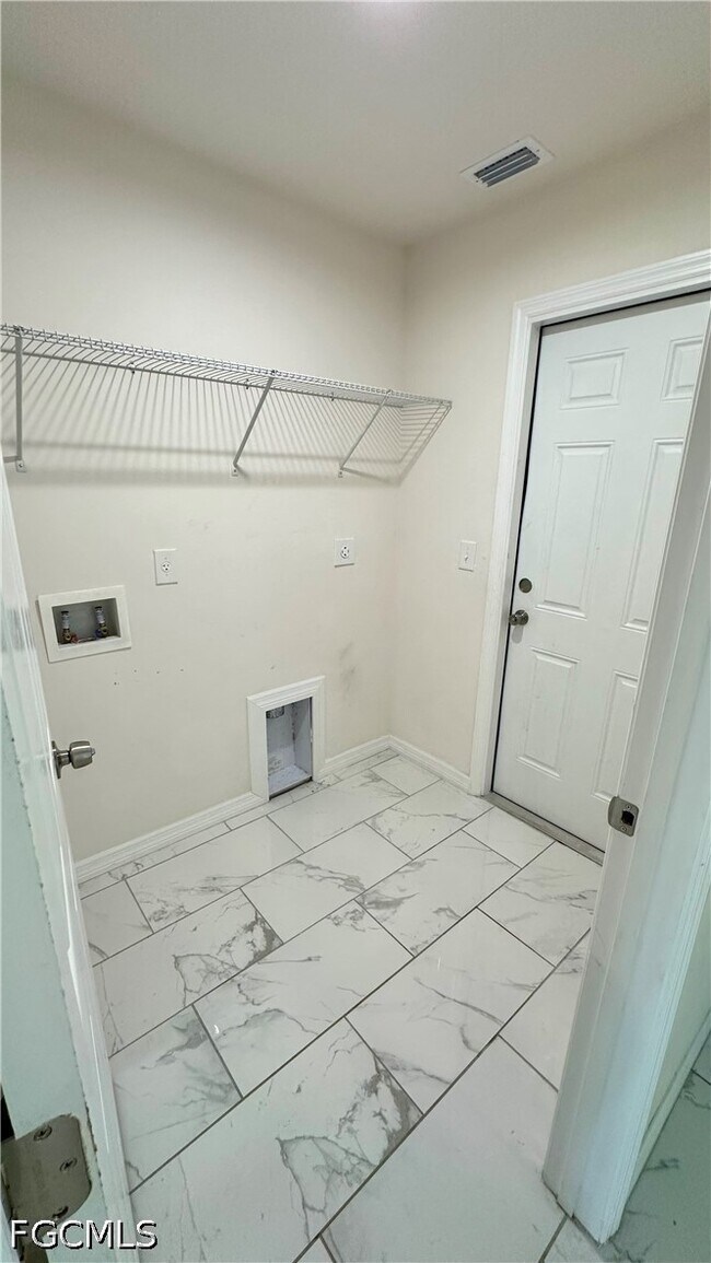 Building Photo - 3305 SW 15th Pl