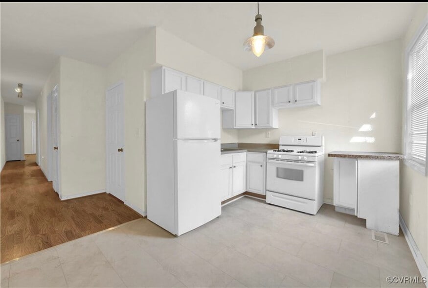 Building Photo - 2111 Maplewood Ave