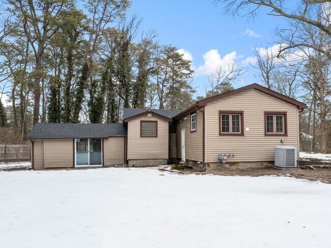 Building Photo - Beautifully Updated Home on Quiet Street in Browns Mills