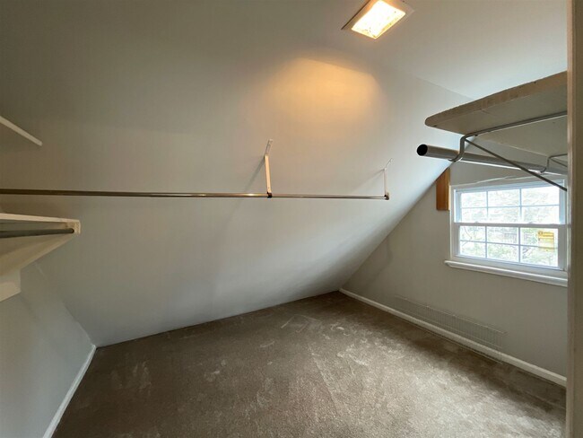 Building Photo - Spacious and modernized 4 bedroom home ful...