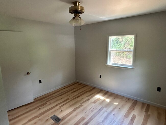 Building Photo - 359 Truce Rd