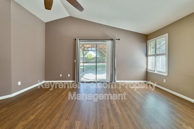 Building Photo - 617 Vernon Oaks Dr