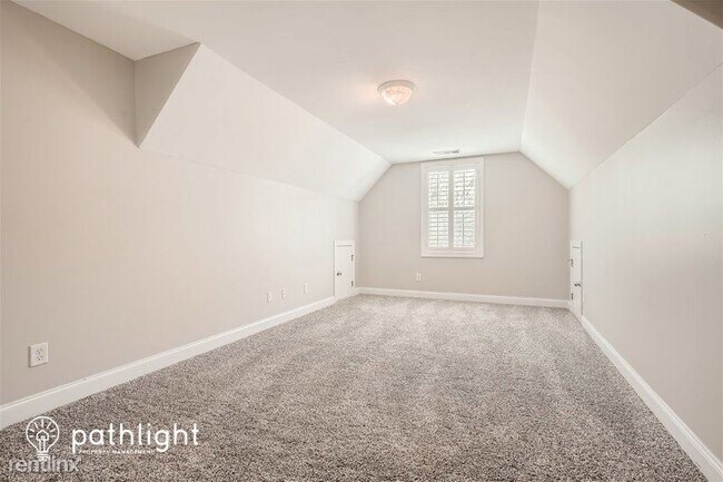 Building Photo - 6 br, 4 bath House - 102 Sandisfield Dr UNIT