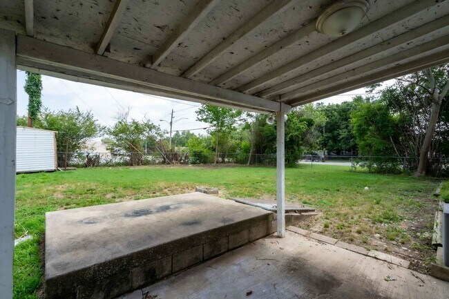 Building Photo - Charming Newly Renovated 3-Bedroom Home in...