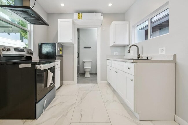 Building Photo - 6134 Fair Ave