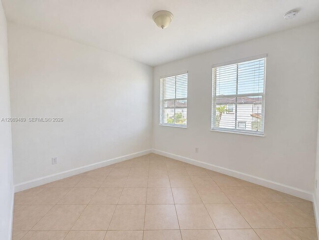 Building Photo - 7800 NW 116 Pl