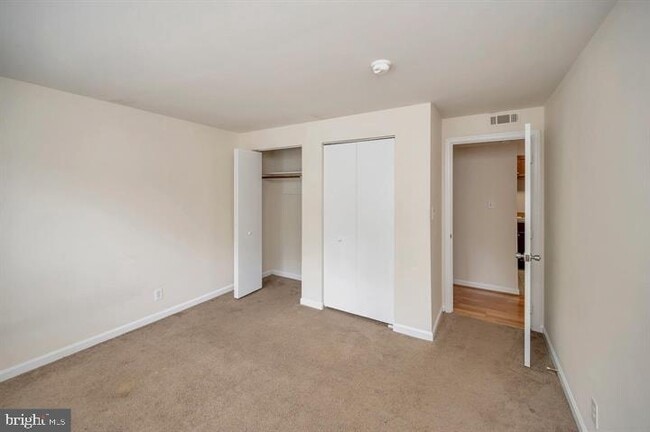 Building Photo - 100 Buckingham Ln
