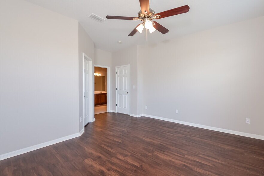 Building Photo - 425 Chimney Rock Dr