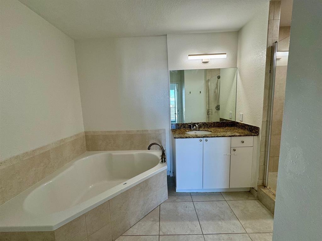 Building Photo - 1830 Radius Dr