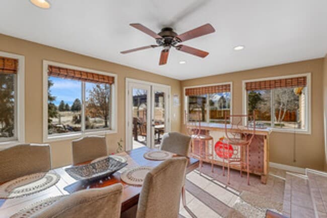 Building Photo - Stunning Doney Park Home