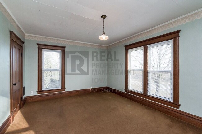 Building Photo - 1667 W Ave