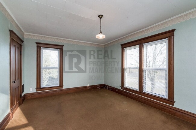 Building Photo - 1667 W Avenue