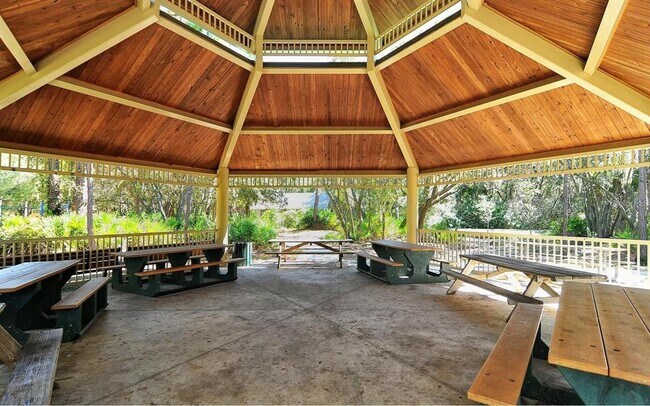 Building Photo - 4140 Central Sarasota Pkwy