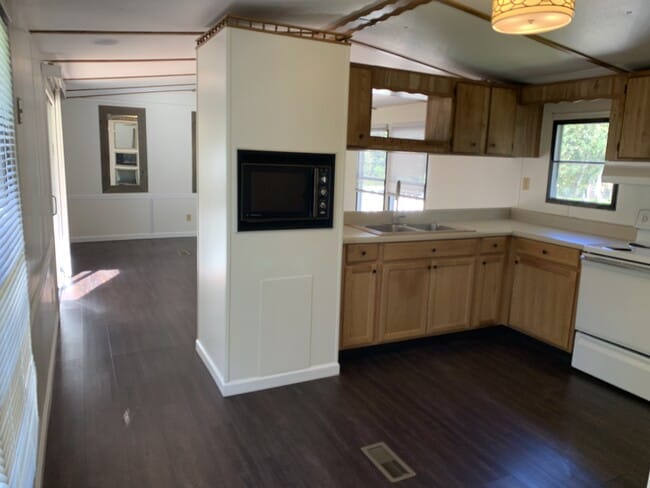 Building Photo - 111 Hunter Ct