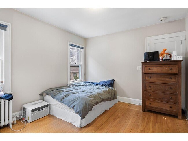 Building Photo - 4749 Harriet Ave
