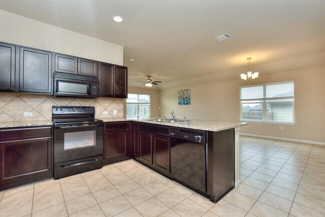 Building Photo - 132 Denton Dr