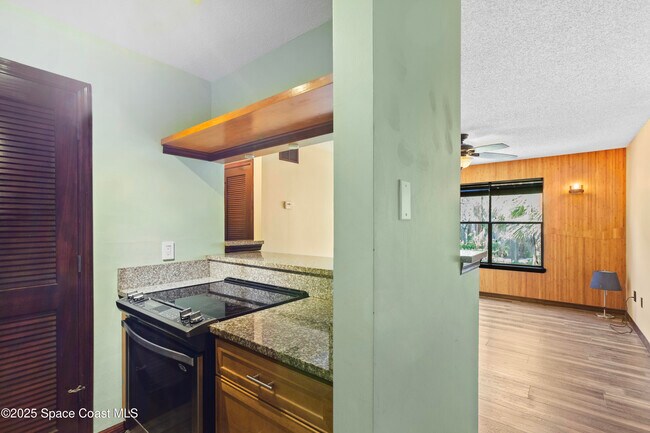 Building Photo - 225 S Tropical Trail