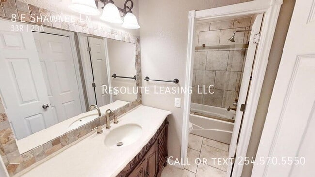 Building Photo - 8 E Shawnee Ln