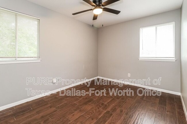 Building Photo - 4256 Ambrose Dr