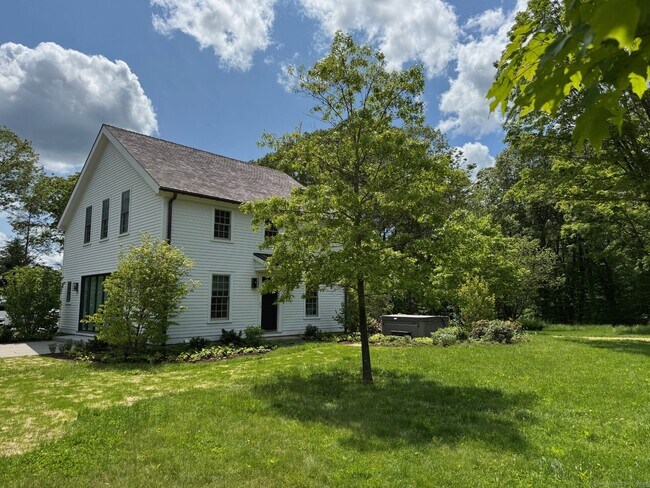 Building Photo - 24 Old Roxbury Rd