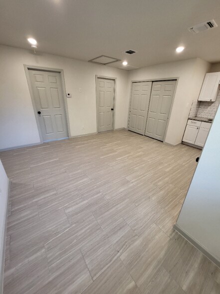 Building Photo - 2417 Castroville Rd