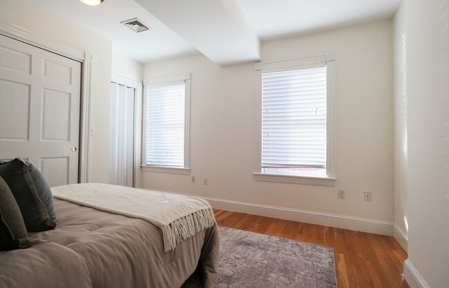 Building Photo - 296 W 3rd St