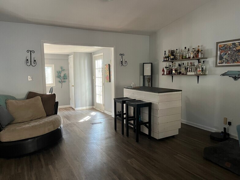 Building Photo - 2119 Strebor St