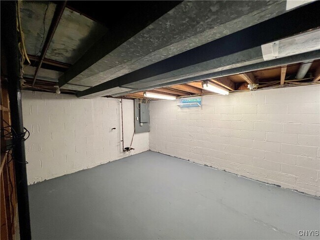 Building Photo - 427 Mosley Dr