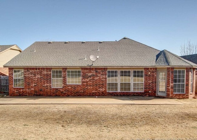 Building Photo - 12414 S Cedar Ave