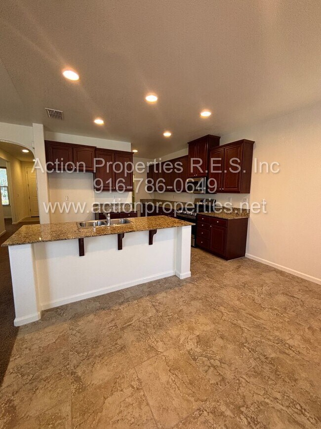 Building Photo - West Roseville Solar! 3 Bedroom, Plus den/...
