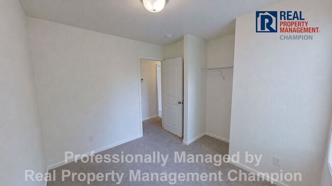Building Photo - 3 BD/1.5 BA Home with Fresh Paint and New Carpet!