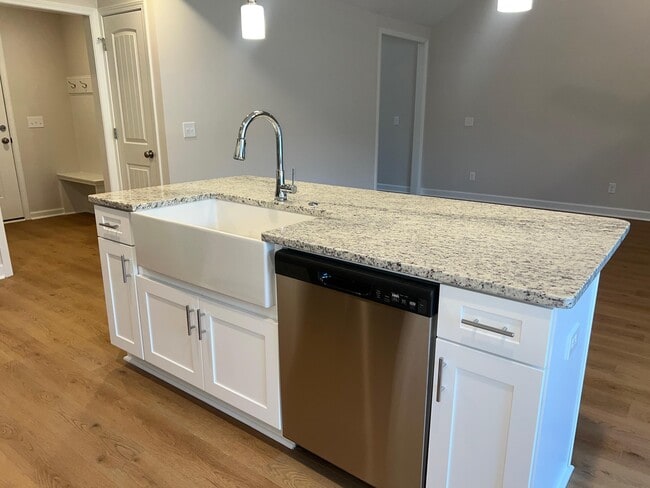 Building Photo - 158 Atherstone St