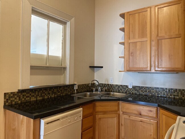 Building Photo - Classic Old Town Fort Collins 2 Bed 2 Bath Home Close to CSU