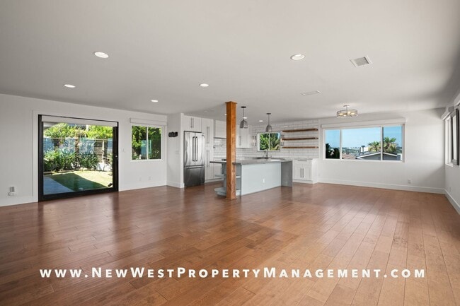 Building Photo - Exquisite Pacific Beach 4 bedroom located on a quiet cul-de-sac in the coveted Floral Terrace com...