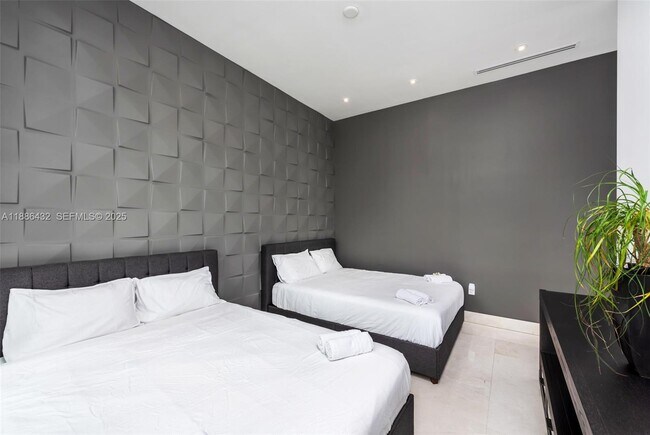 Building Photo - 4675 NE 2nd Ave