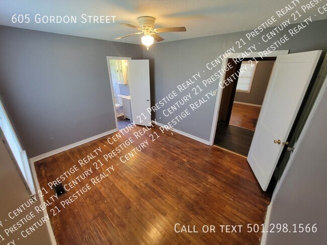 Building Photo - 605 Gordon St