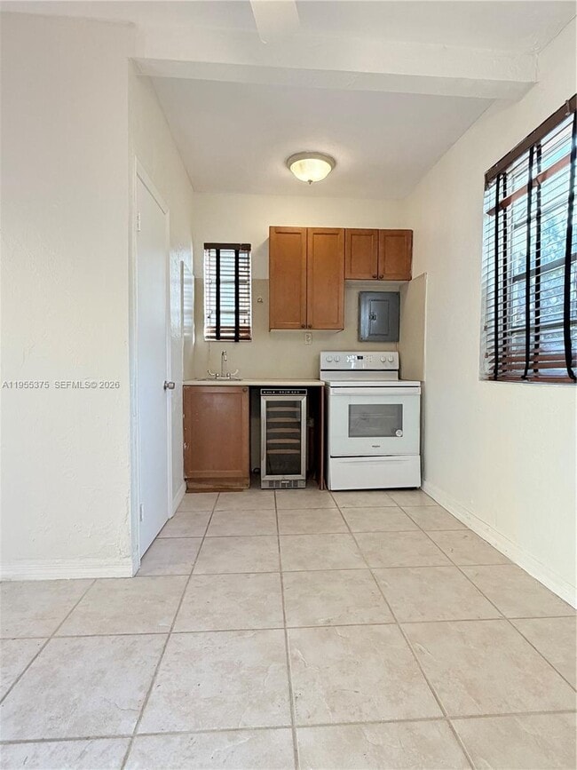 Building Photo - 1306 Madrid St