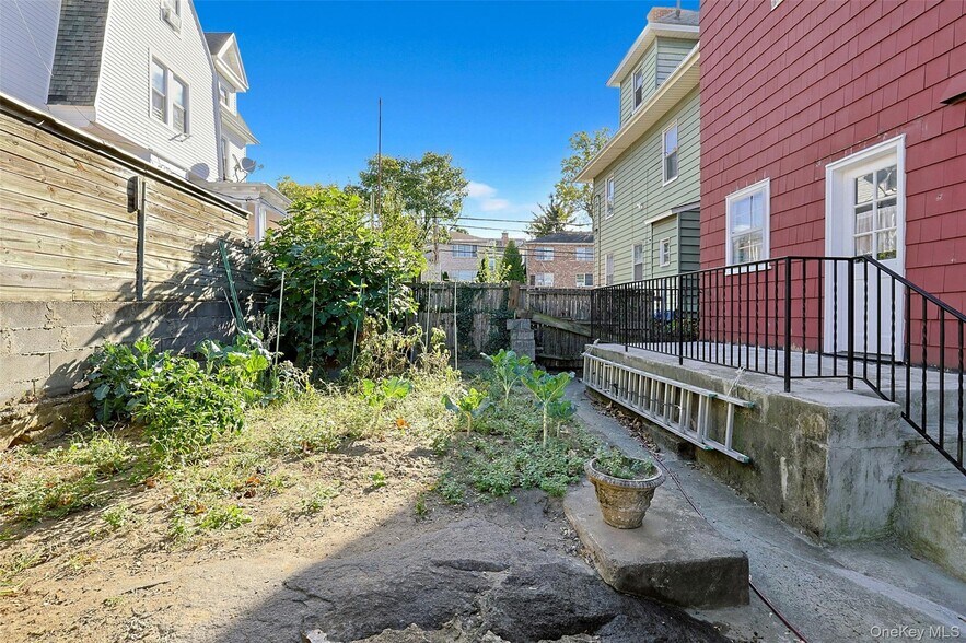 Building Photo - 21 Lake Ave