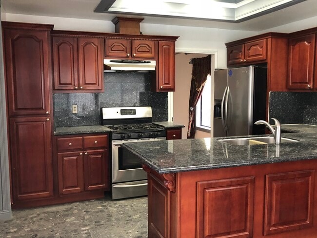 Kitchen - 49 Rising Hill Rd