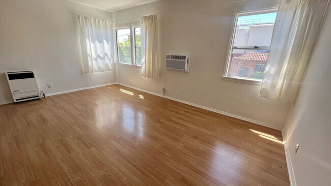 Interior Photo - Sunset Drive, 4363-4377