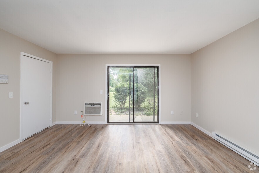 2BR, 1BA - 1,050SF - Living Room - Hartford Mills Apartments