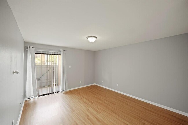 Building Photo - 8517 Hearth Dr