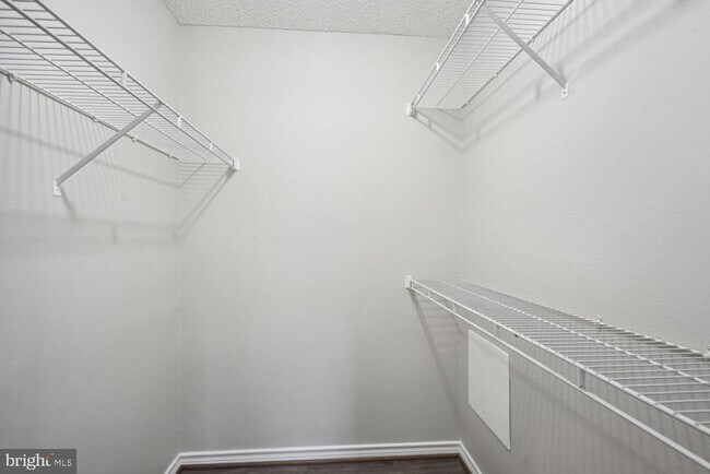 Building Photo - 1536 Lincoln Way